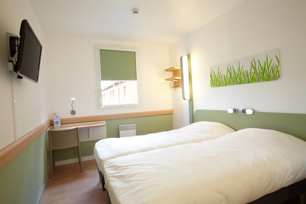 Twin Room,1706860746:JPEG